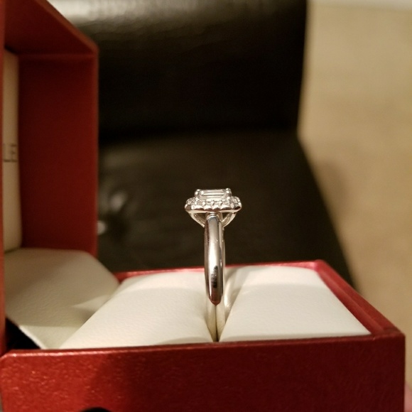 Emerald diamond Engagement ring - Picture 3 of 3